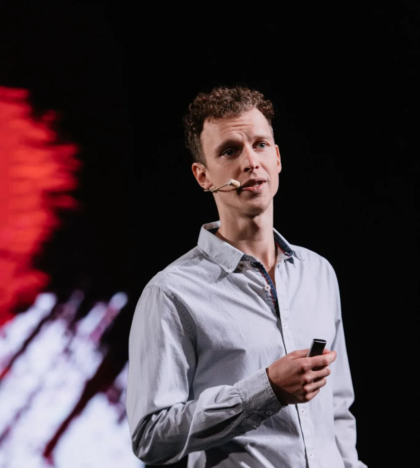 Pavel Klimakov presenting at SEO Vibes Summit 2025