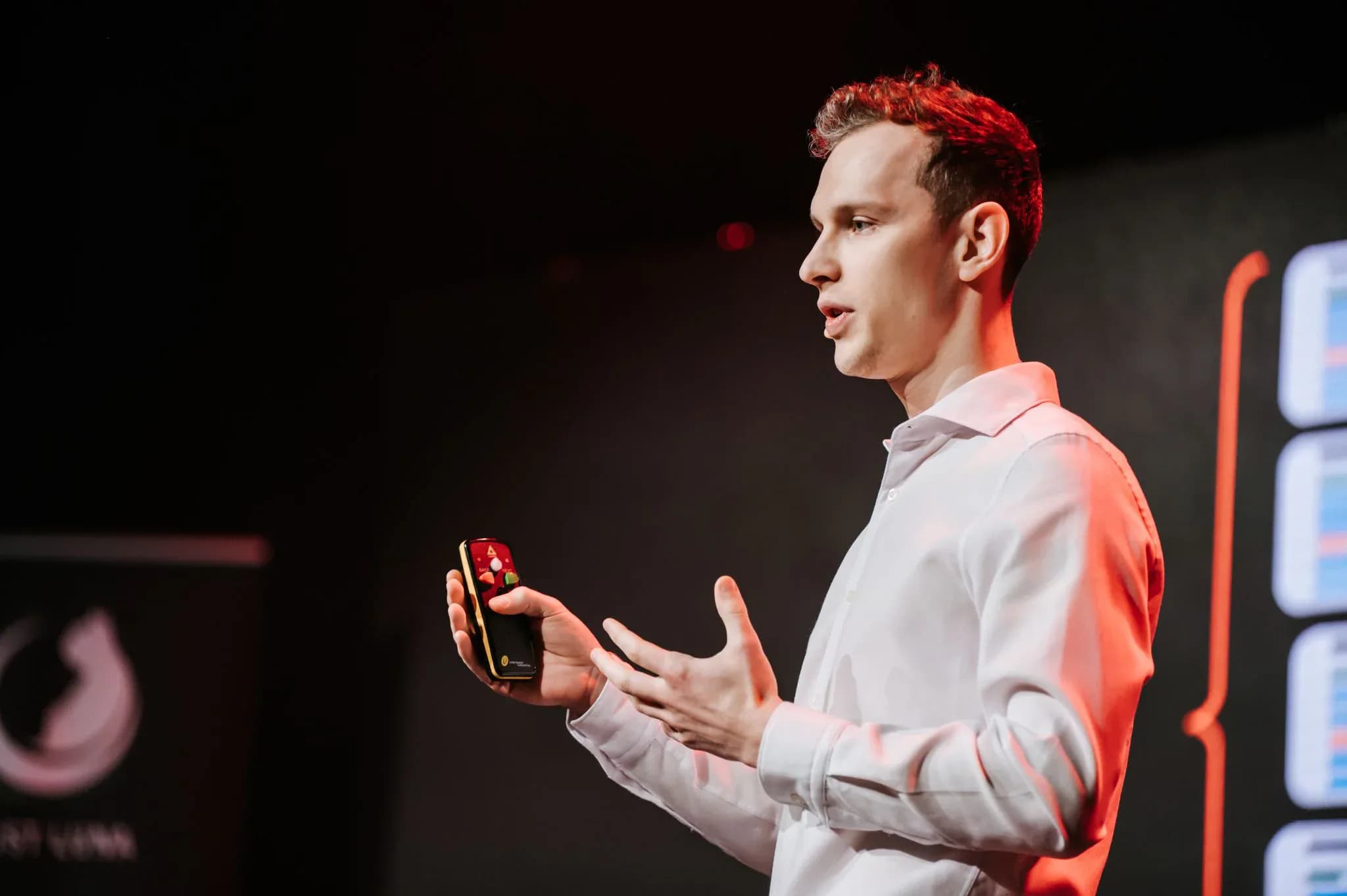 Pavel Klimakov presenting at SEO conference
